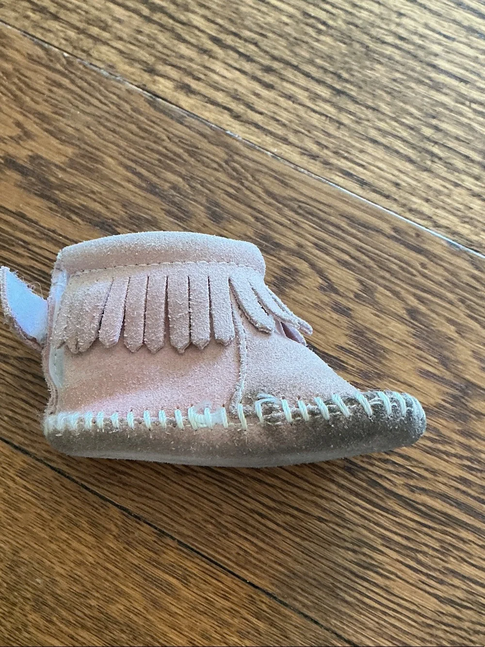 Minnetonka Infant Fringe Suede Moccasins in Light Pink Size 1